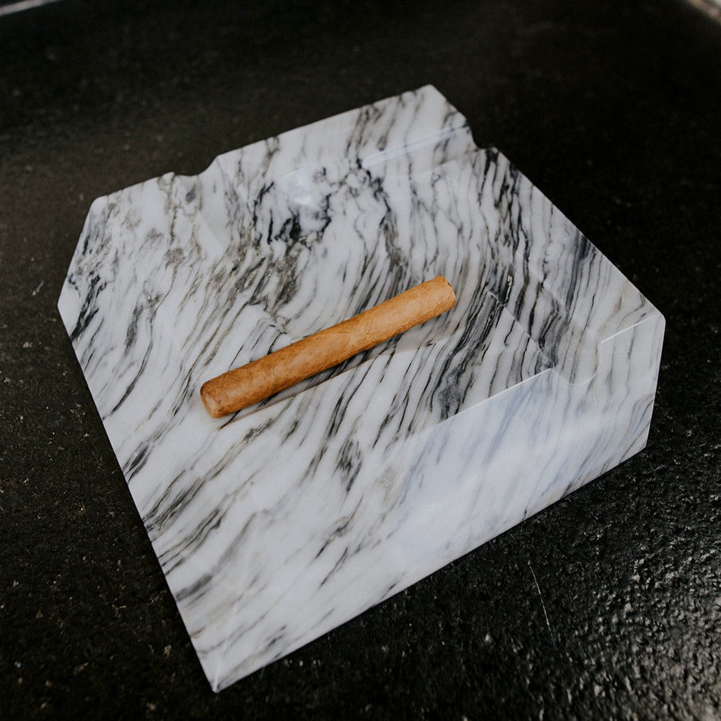 Cenicero para puro tridimensional