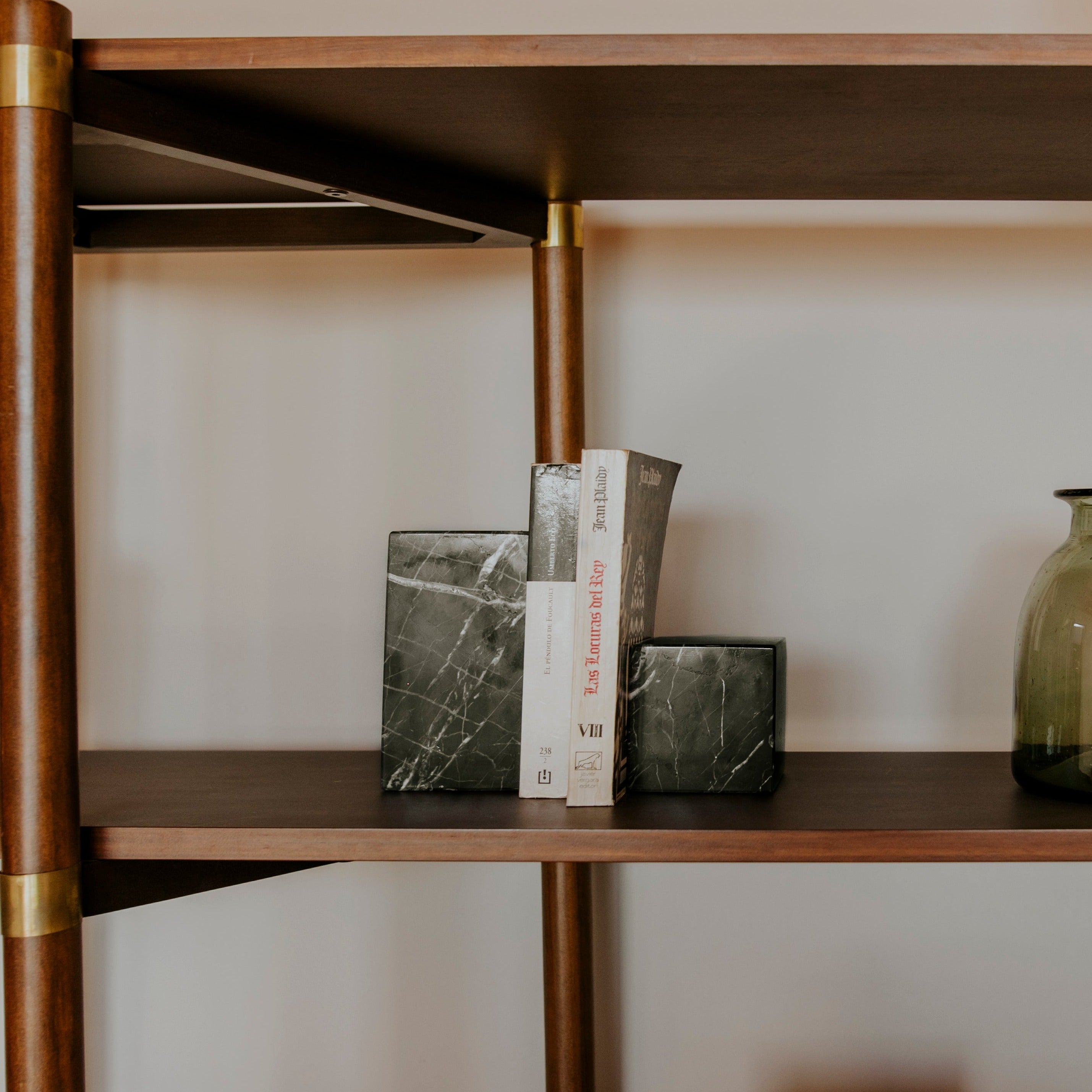 Sujeta Libros Cubo