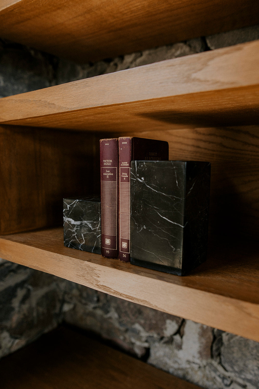 Sujeta Libros Cubo